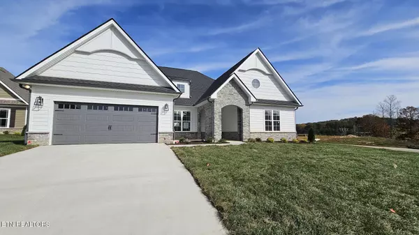 102 Poplar Ridge PL, Lenoir City, TN 37771