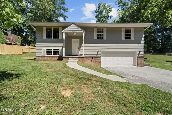 5013 Laurel Woods DR, Knoxville, TN 37921