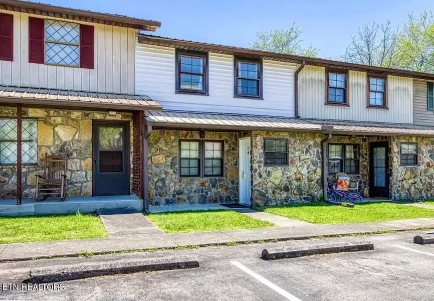 625 Asbury Rd #APT 16, Pigeon Forge, TN 37863