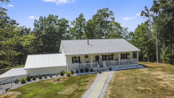 762 Ridge Rd, Robbins, TN 37852