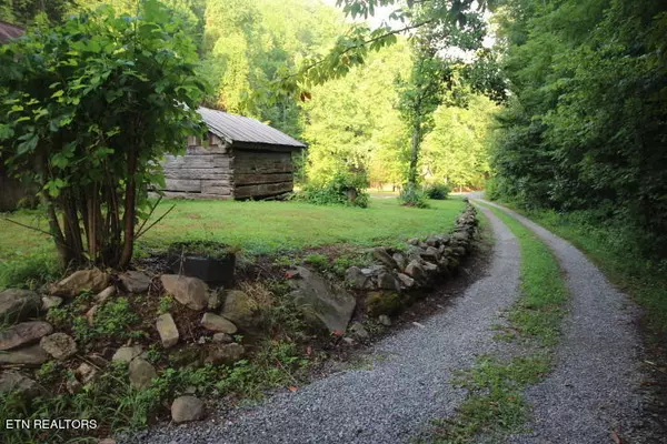 1970 Carrs Creek Rd, Townsend, TN 37882