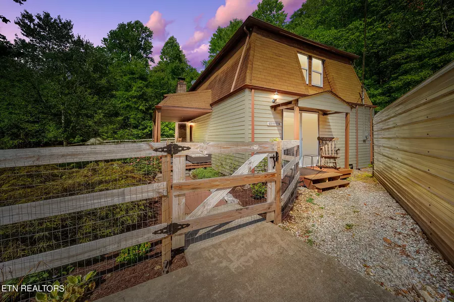 2830 Sugar Grove Valley Rd, Harriman, TN 37748