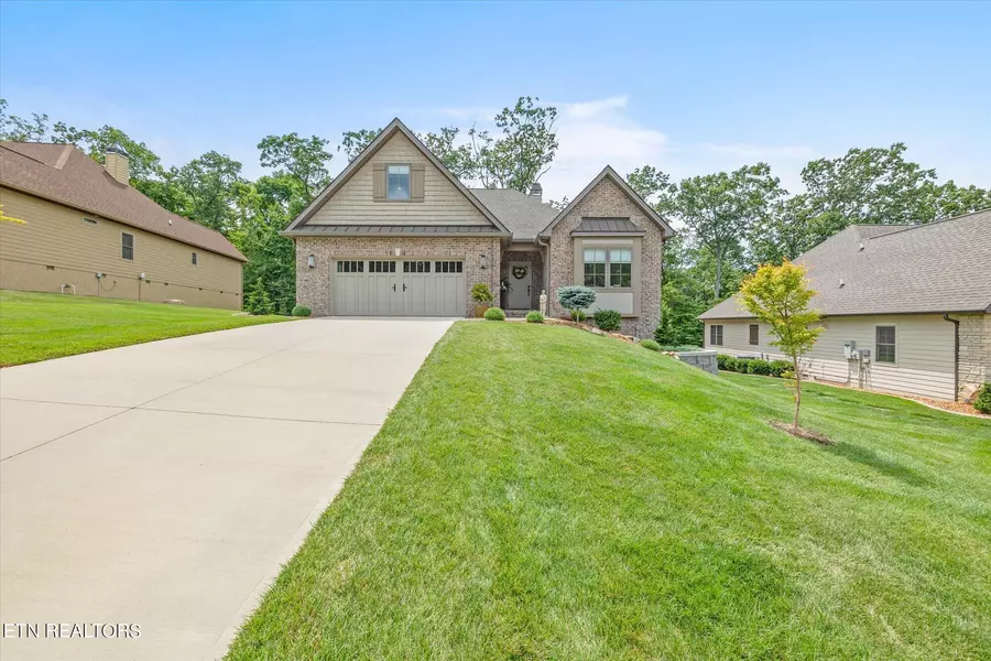 27 Oak Leaf CIR, Fairfield Glade, TN 38558