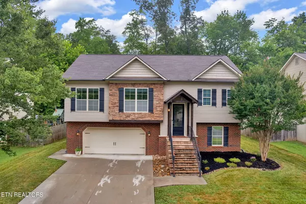 7140 Grizzly Creek LN, Powell, TN 37849