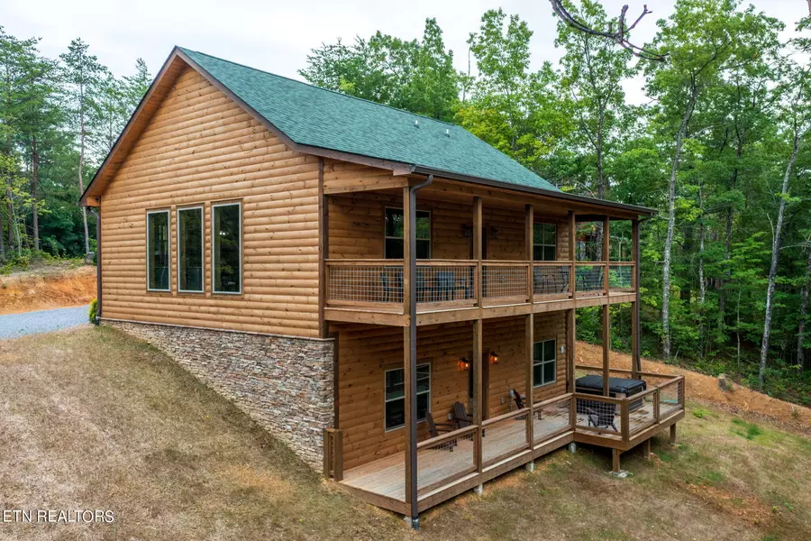 4393 Chamberlain LN, Sevierville, TN 37862