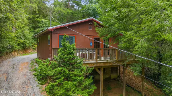 1865 Upper Middle Creek Rd, Sevierville, TN 37876