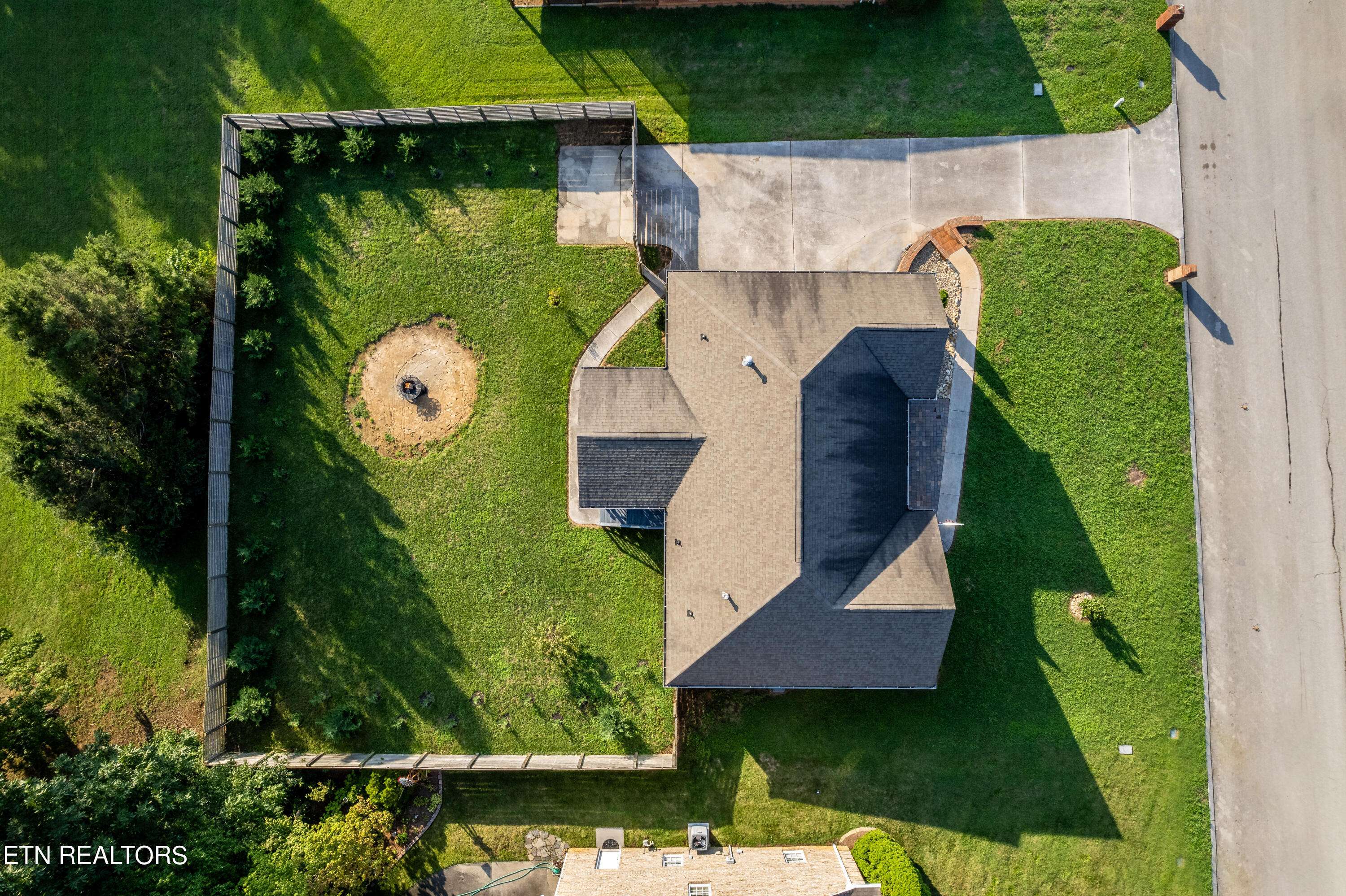 Maryville, TN 37803,951 Meadow Oaks DR