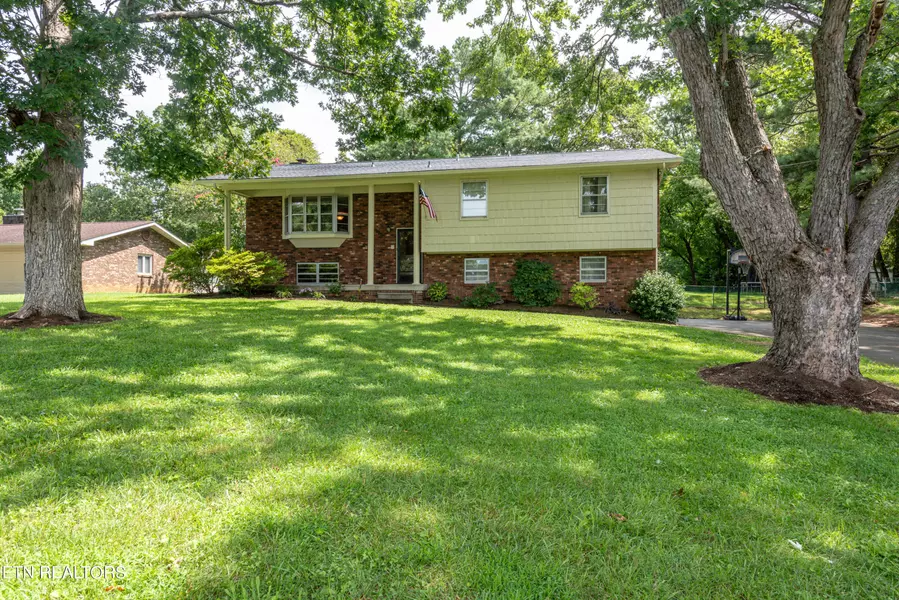 206 Candora Rd, Maryville, TN 37804