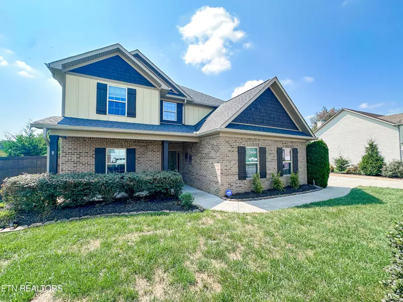 741 Glenview DR, Lenoir City, TN 37771