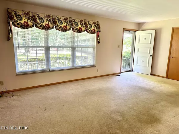 Knoxville, TN 37920,405 Highland View DR