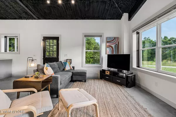 Baxter, TN 38544,227 Lake Bluff Rd