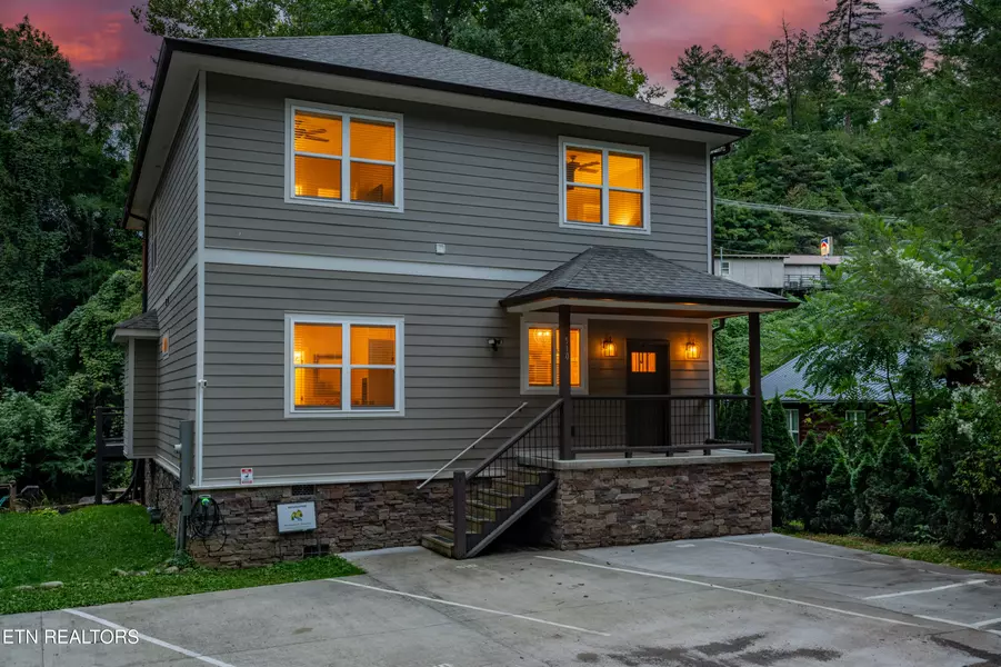 510 Hemlock St, Gatlinburg, TN 37738