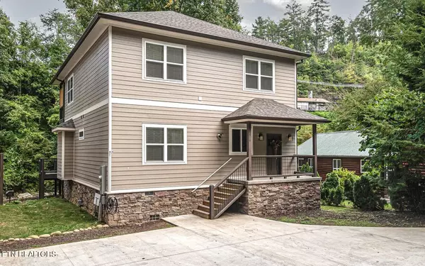 510 Hemlock St, Gatlinburg, TN 37738