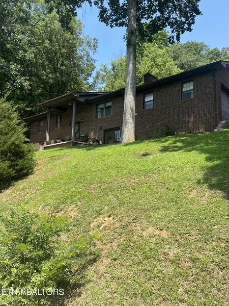 1376 Chumley Rd, New Tazewell, TN 37825