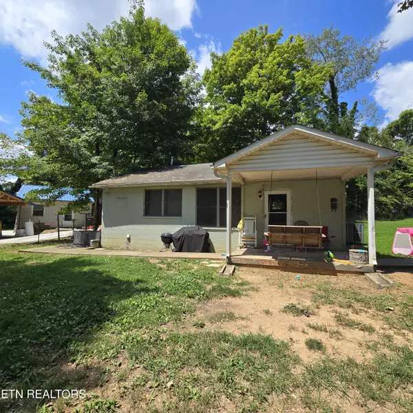 208 Northwestern Ave, Oak Ridge, TN 37830