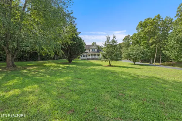 31 Basses Creek LN, Crossville, TN 38572