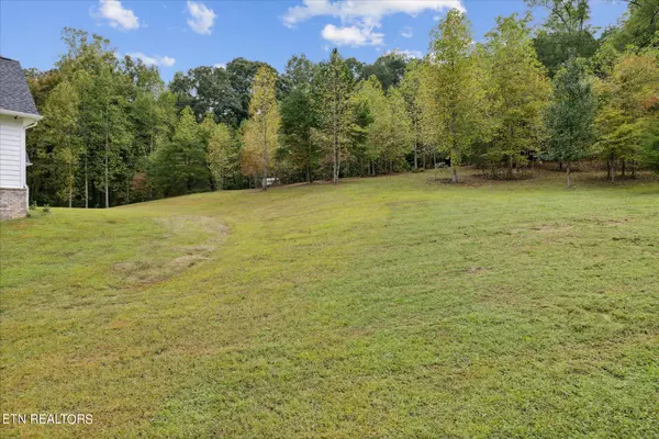 Dandridge, TN 37725,916 Zirkle Rd