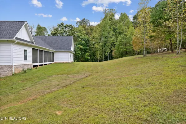 Dandridge, TN 37725,916 Zirkle Rd