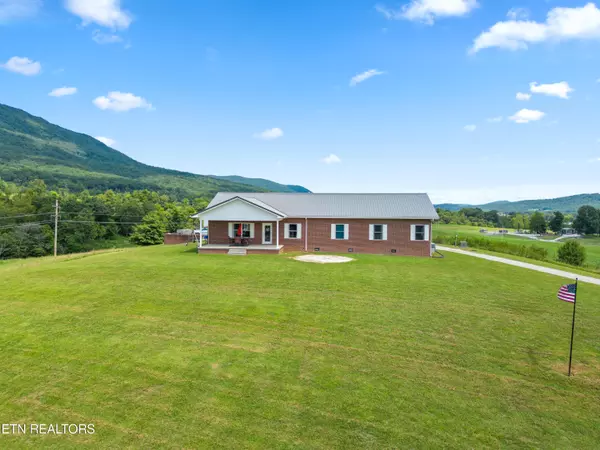 1695 Doaks Creek Rd, Speedwell, TN 37870