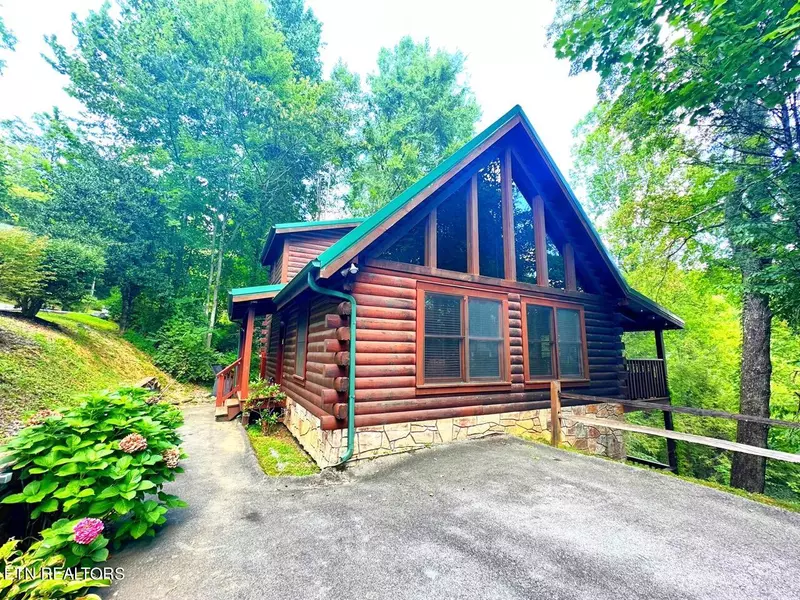 740 Yona Trail Way, Gatlinburg, TN 37738