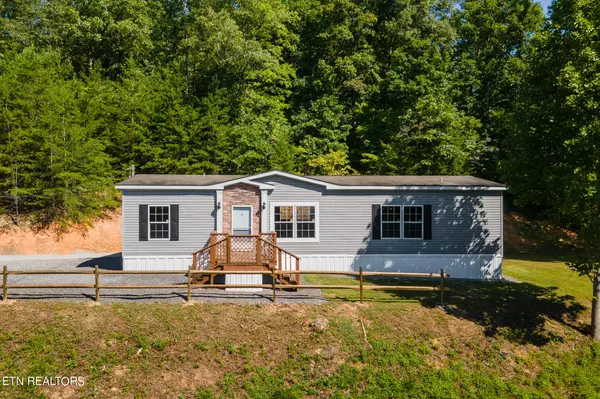 2061 Upper Middle Creek Rd, Sevierville, TN 37876