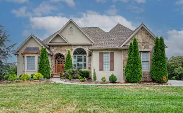 230 Conkinnon DR, Lenoir City, TN 37772