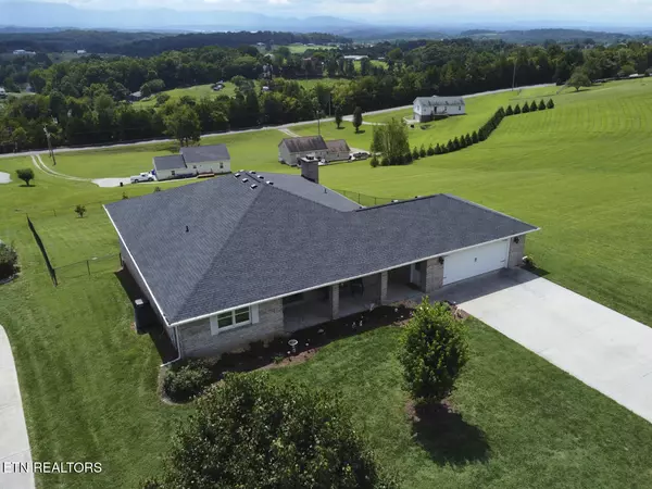 128 Skyline DR, Dandridge, TN 37725