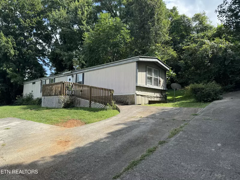 2360 Locust Grove CT, Morristown, TN 37814