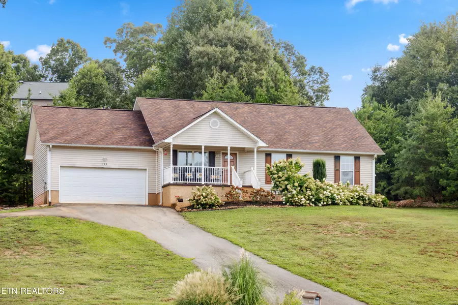 105 Whitney DR, Lenoir City, TN 37772