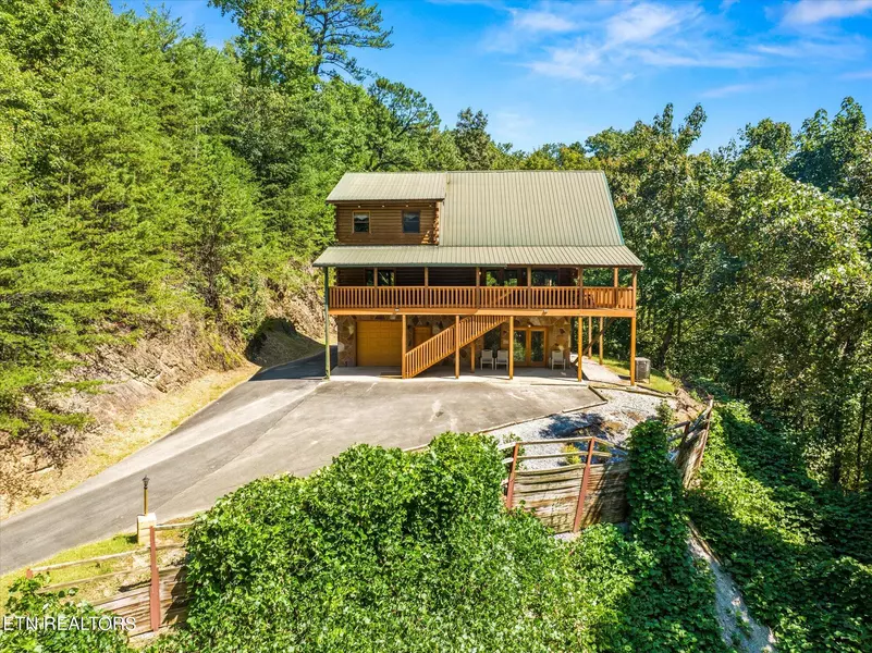 817 Boone Acres LN, Pigeon Forge, TN 37863