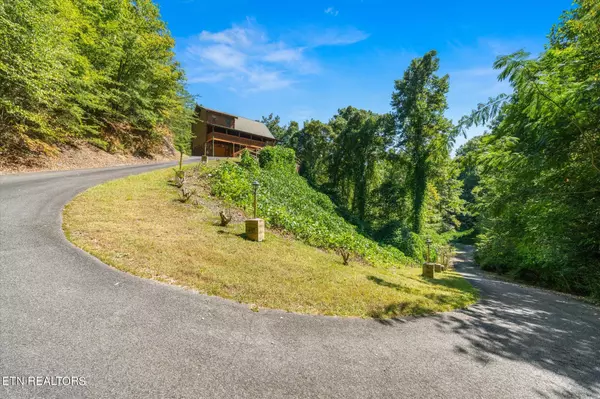 Pigeon Forge, TN 37863,817 Boone Acres LN