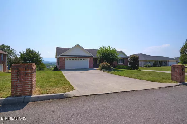 132 Skyline DR, Dandridge, TN 37725