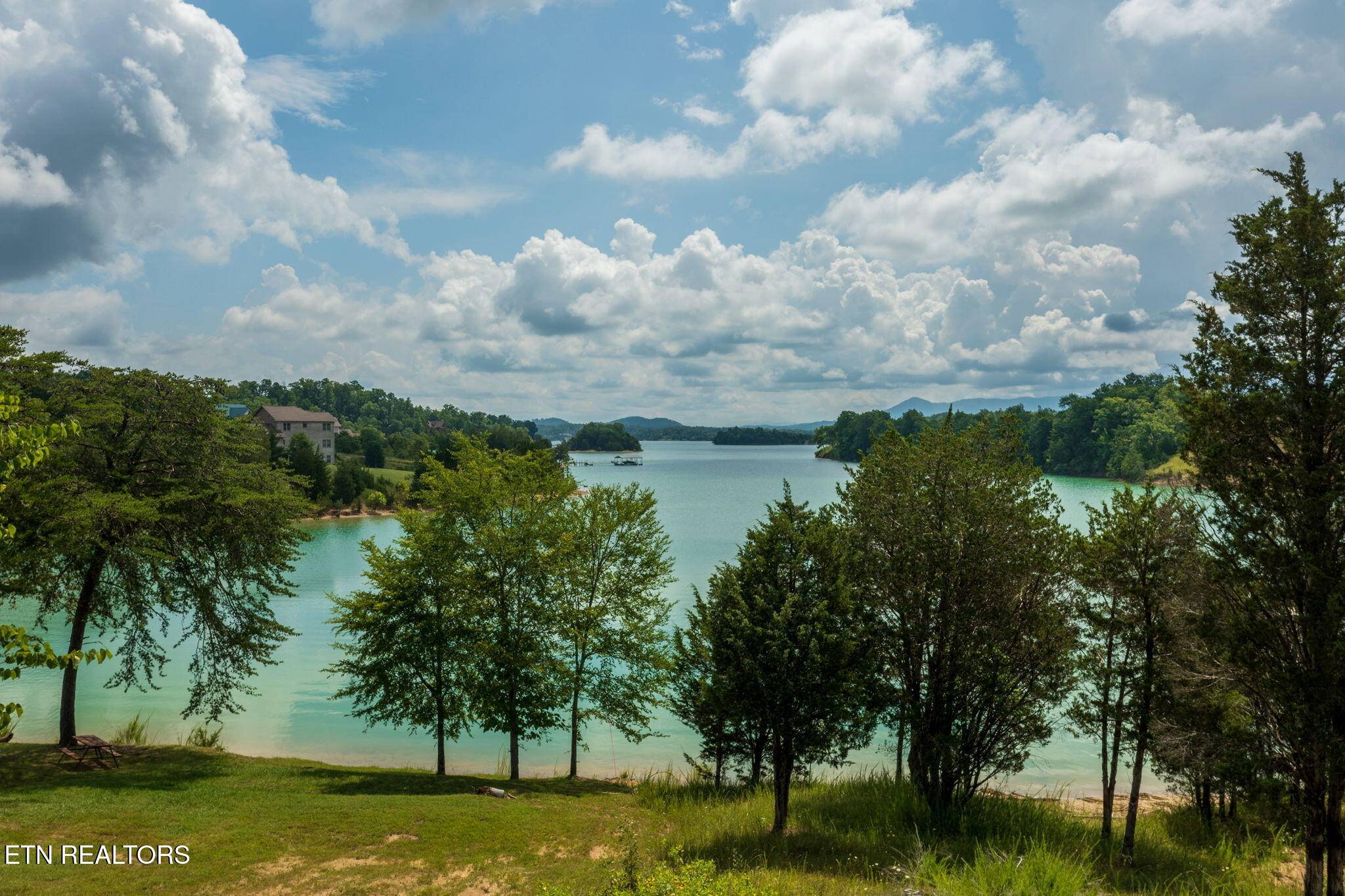 3819 Island View Rd, Sevierville, TN 37876