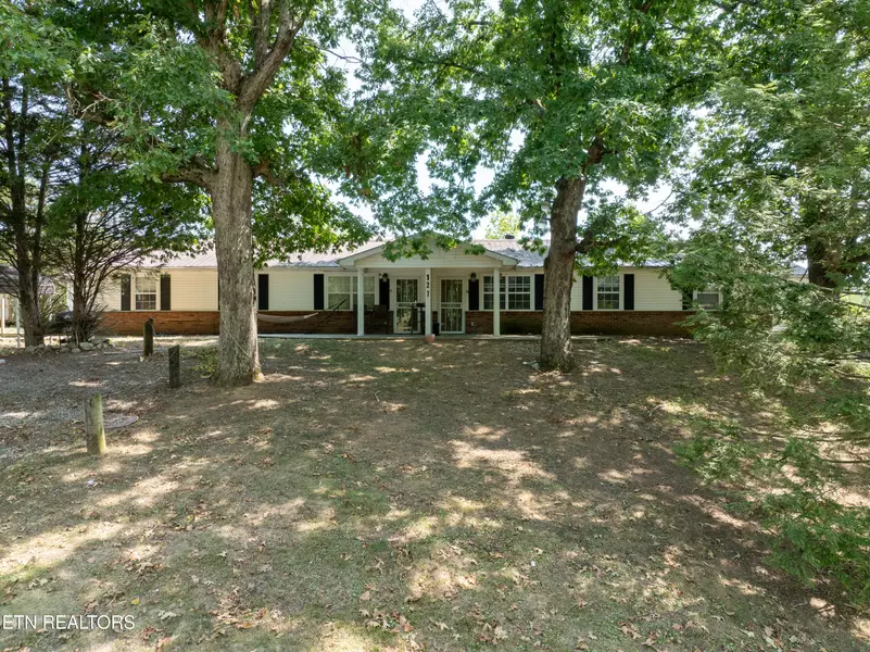 127 Jerry Cardin LN, Friendsville, TN 37737