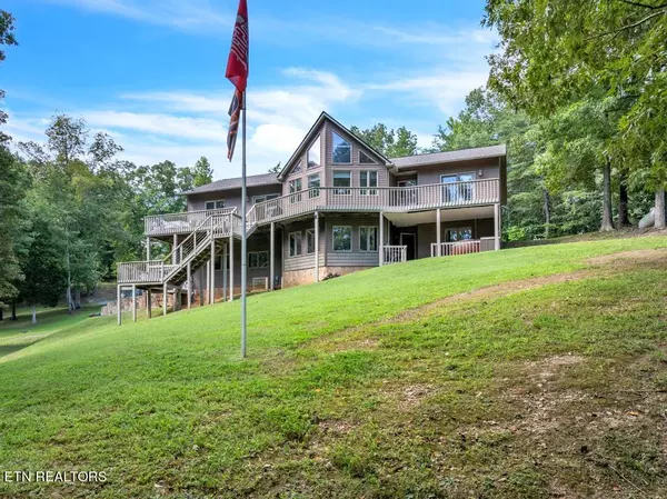 128 Fox LN, Lafollette, TN 37766