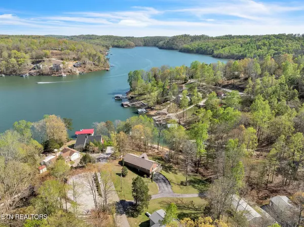 128 Fox LN, Lafollette, TN 37766