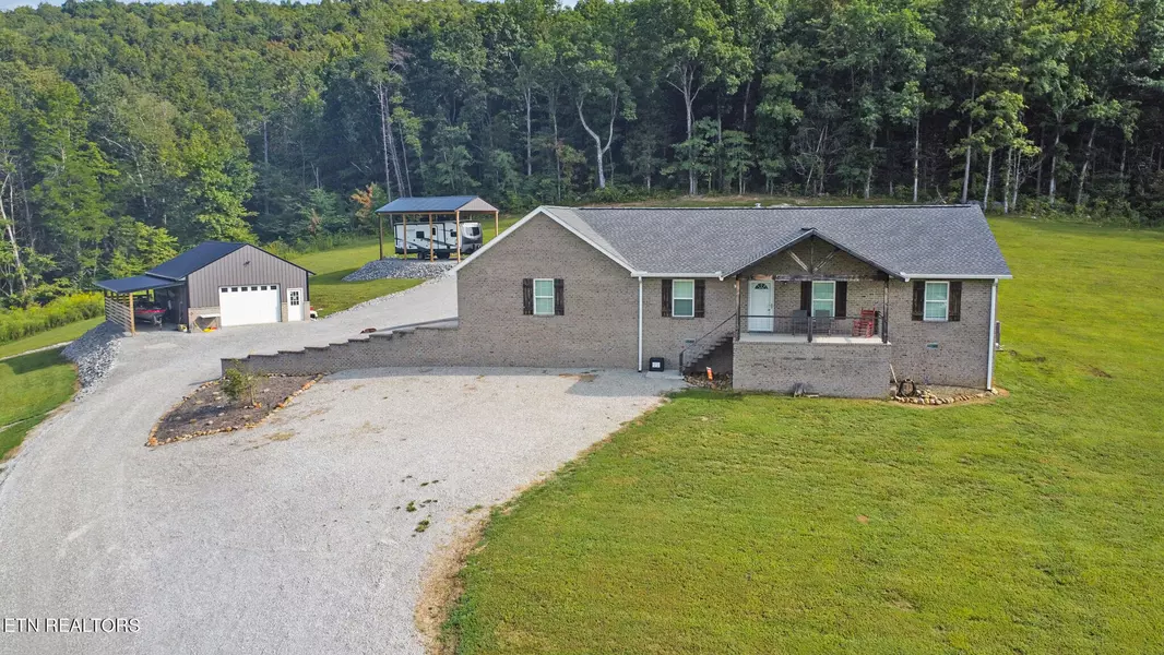 936 Tollie LN, Jamestown, TN 38556