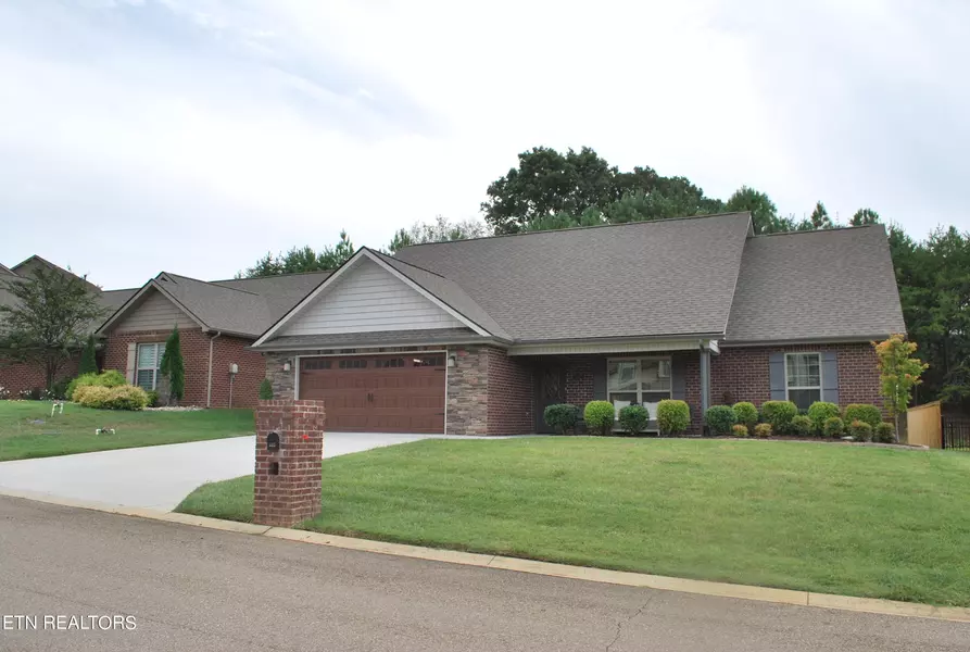 497 Conner LN, Lenoir City, TN 37772