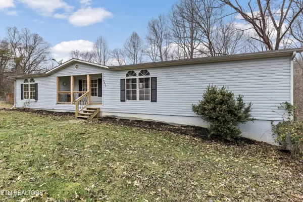 1851 Chestnut Stump Rd, Lafollette, TN 37766