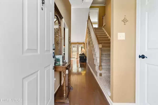 Knoxville, TN 37934,715 Landing LN