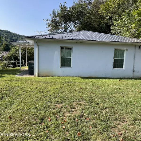 101 Babcock St, Tellico Plains, TN 37385