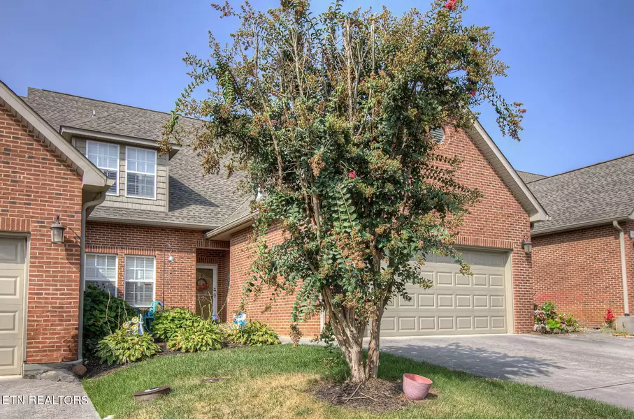 843 Meadow Walk LN, Lenoir City, TN 37772