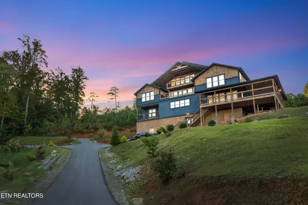 320 Elbow LN, Gatlinburg, TN 37738