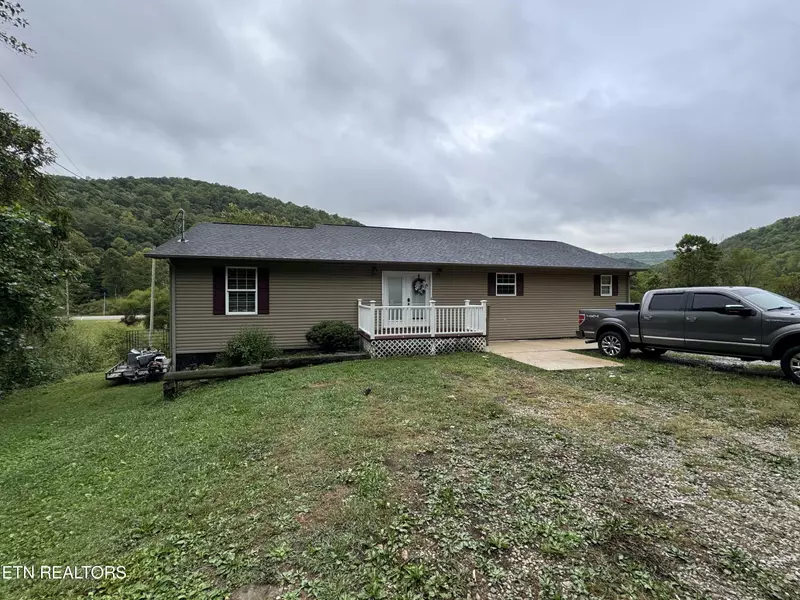 4677 Straight Fork Rd, Pioneer, TN 37847