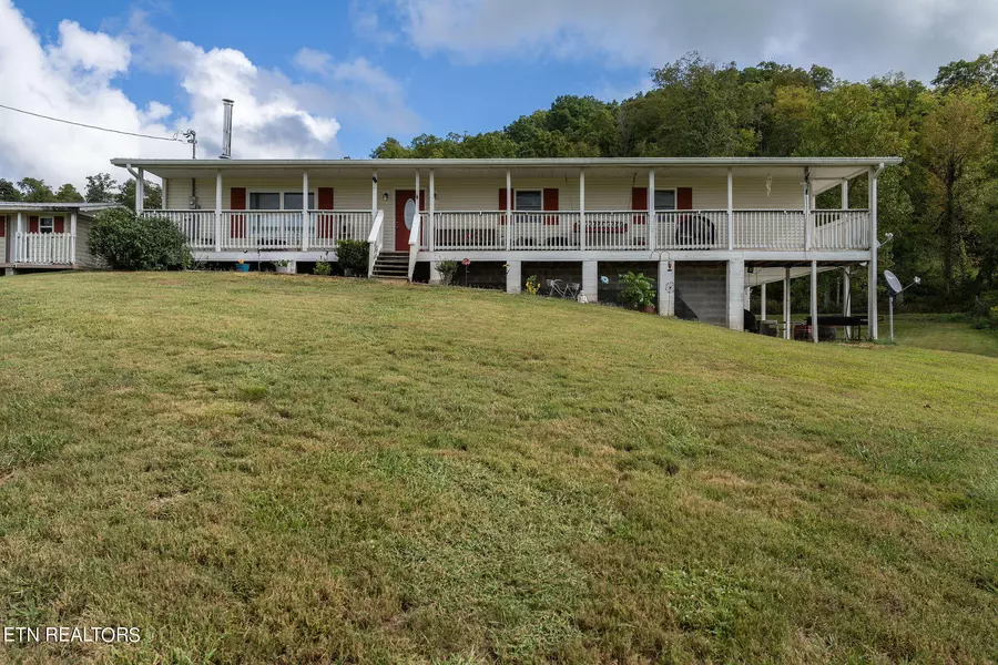 675 Gibson LN, Speedwell, TN 37870