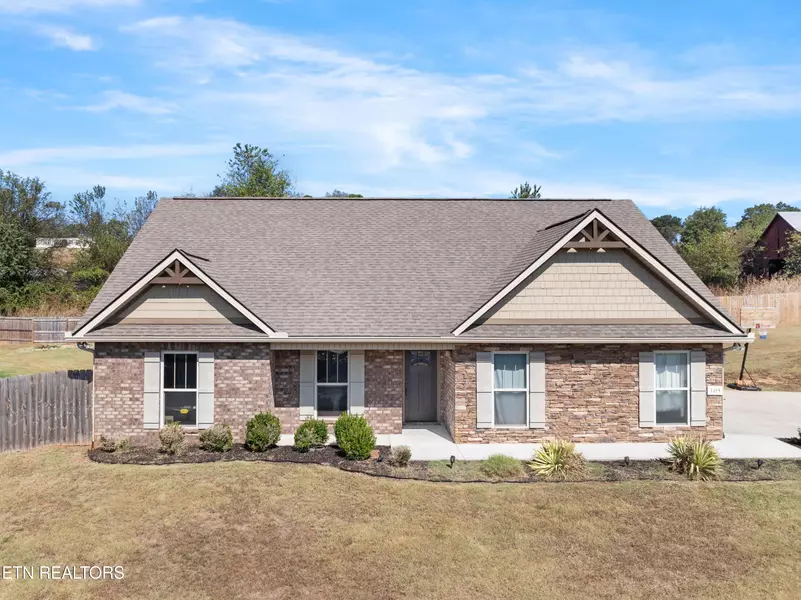 105 Montgomery Farms DR, Friendsville, TN 37737