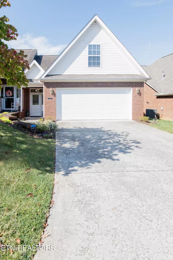 Knoxville, TN 37919,727 Poets Corner WAY