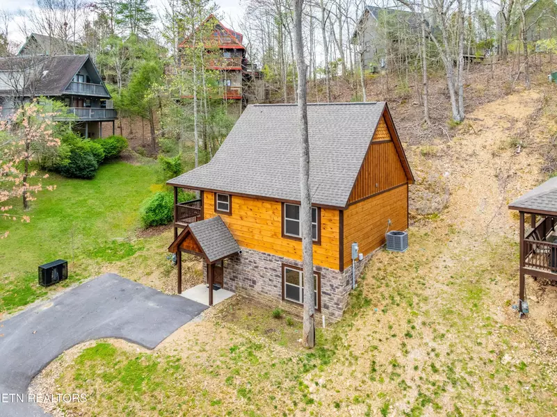 2708 Timber WAY, Pigeon Forge, TN 37863