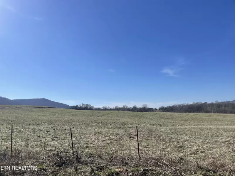 013 Upper East Valley Rd, Pikeville, TN 37367