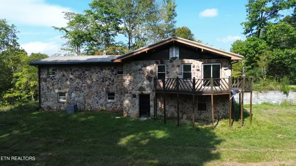 665 Frank Atkins Rd, Thorn Hill, TN 37881